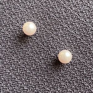 Pink Pearl Post Earrings – Classic & Elegant